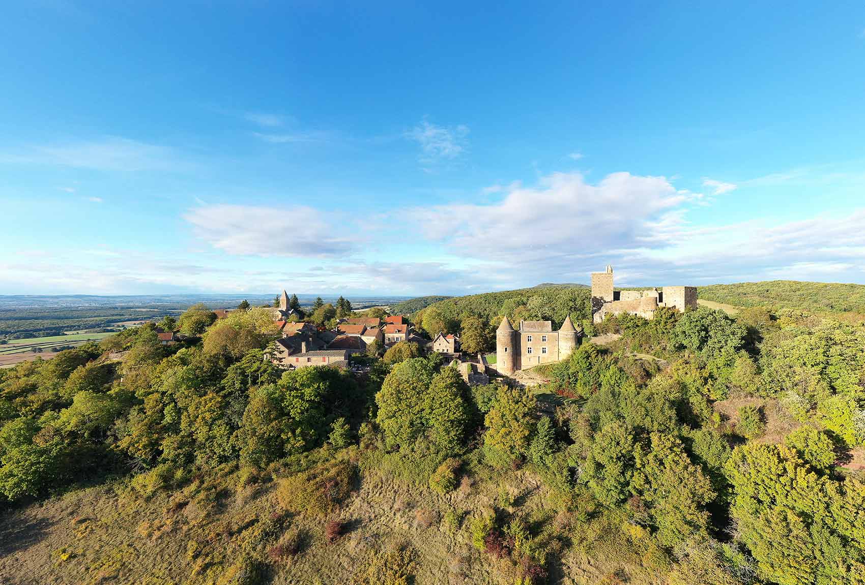 Village médiéval de Brancion à côté du camping du Pont de Bourgogne